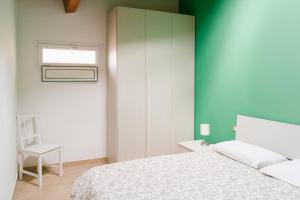 Un pat sau paturi într-o cameră la EasySleep Fiumicino