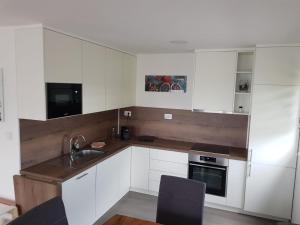 ครัวหรือมุมครัวของ Ferienwohnung Weizblick