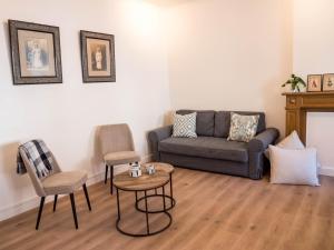 Khu vực ghế ngồi tại Maison Willem Tell