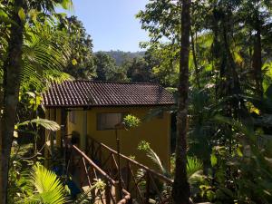 a small yellow house in the middle of a forest at Flat Boa Vista in Paraty +33 photos
