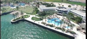 Bazén v ubytování Gai Beach Hotel nebo v jeho okolí