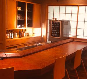 The lounge or bar area at Ryutakuzenji 宿坊