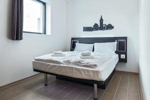 Postel nebo postele na pokoji v ubytování Augustus Hotel Bernkastel - Comfortable Budget Hotel