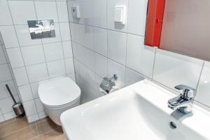 Koupelna v ubytování Augustus Hotel Bernkastel - Comfortable Budget Hotel