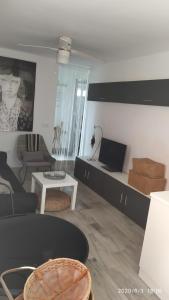 Telewizja i/lub zestaw kina domowego w obiekcie Apartamento Calarreona