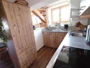 Kuchyňa alebo kuchynka v ubytovaní Ferienwohnung am Bauernhof Koa