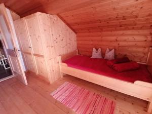 Кровать или кровати в номере Ferienwohnung am Bauernhof Koa