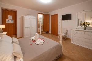 A bed or beds in a room at Vico d'Ercole