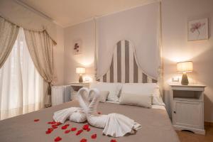 A bed or beds in a room at Vico d'Ercole