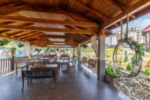 Reštaurácia alebo iné gastronomické zariadenie v ubytovaní Mardan Palace SPA Resort