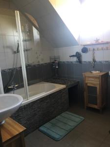 Koupelna v ubytování Ferienwohnung Größing + 16 fotografií