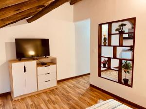 TV a/nebo společenská místnost v ubytování Bellisimo chalet en Zona Colonial (302)