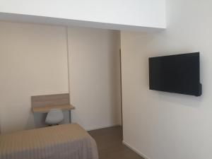 Televízia a/alebo spoločenská miestnosť v ubytovaní La Casa nel Verde