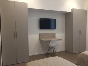 Televízia a/alebo spoločenská miestnosť v ubytovaní La Casa nel Verde