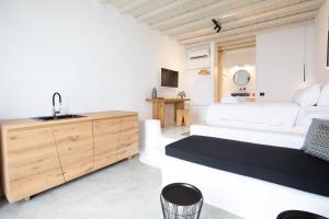 Postel nebo postele na pokoji v ubytování Obsession Mykonos