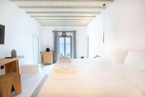 Postel nebo postele na pokoji v ubytování Obsession Mykonos