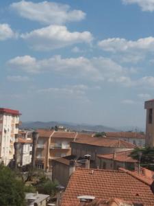 Výhľad na mesto Venturina Terme alebo výhľad na mesto priamo z apartmánu