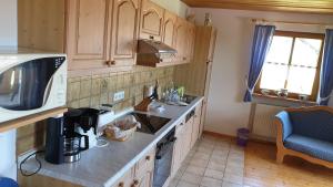 Kuchyň nebo kuchyňský kout v ubytování Haus Bergblick