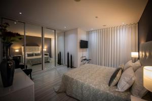 Uma cama ou camas num quarto em Quinta das Oliveiras Turismo Rural
