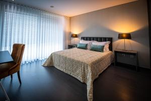 Uma cama ou camas num quarto em Quinta das Oliveiras Turismo Rural