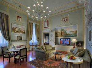 TV a/nebo společenská místnost v ubytování Villa Olmi Firenze