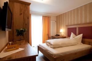 Postel nebo postele na pokoji v ubytování Hotel & Gasthof Löwen + 32 fotografií