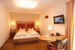 Postel nebo postele na pokoji v ubytování Hotel & Gasthof Löwen