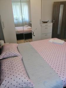 a bedroom with a bed and a mirror at AmigoHD² in Hunedoara