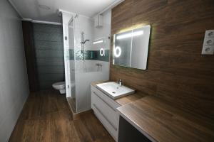 Koupelna v ubytování Jade Hotel-Ezüsthíd Hotel + 37 fotografií