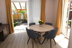 a dining room with a table and chairs and a window at Jade Hotel-Ezüsthíd Hotel in Veszprém