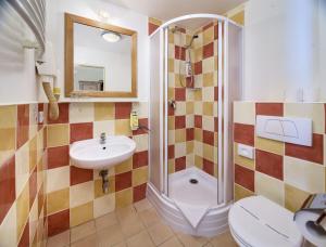 Koupelna v ubytování Alpský Hotel