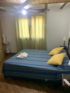 A bed or beds in a room at Alojamiento Rural El Chorrillo