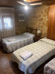 A bed or beds in a room at Alojamiento Rural El Chorrillo