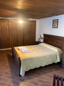 A bed or beds in a room at Alojamiento Rural El Chorrillo