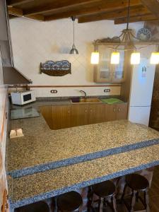 A kitchen or kitchenette at Alojamiento Rural El Chorrillo
