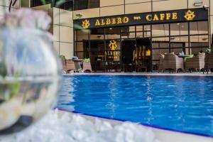 Bazén v ubytování Khabti Grand Hotel nebo v jeho okolí