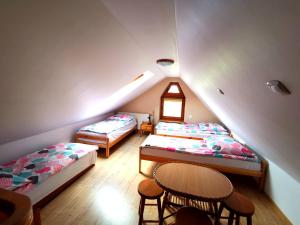 Säng eller sängar i ett rum på Domki u Basi