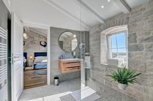Fotografie z fotogalerie ubytování Stone Villa Milic with private pool in Barat, Istria v destinaci Barat