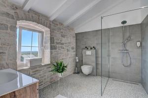 Fotografie z fotogalerie ubytování Stone Villa Milic with private pool in Barat, Istria v destinaci Barat