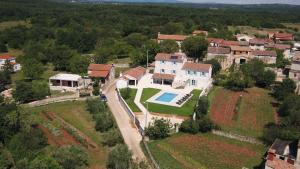Fotografie z fotogalerie ubytování Stone Villa Milic with private pool in Barat, Istria v destinaci Barat