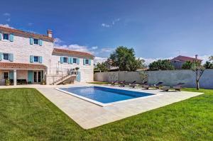 Fotografie z fotogalerie ubytování Stone Villa Milic with private pool in Barat, Istria v destinaci Barat