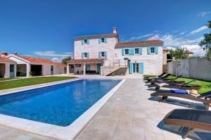 Fotografie z fotogalerie ubytování Stone Villa Milic with private pool in Barat, Istria v destinaci Barat