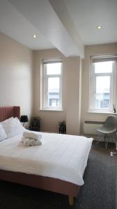 Un pat sau paturi într-o cameră la Heart of Shoreditch