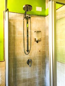 A bathroom at UMBRIA, "Casa Sagrantina" con PISCINA e pergolato