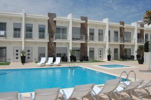 Bazén v ubytování Villas Mare Residence nebo v jeho okolí