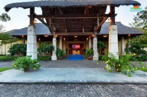 Eine Fassade oder ein Eingang zu Sun Spa Resort & Villa