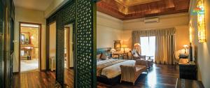 Ein Bett oder Betten in einem Zimmer der Unterkunft Sun Spa Resort & Villa