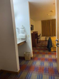 A kitchen or kitchenette at Americas Best Value Inn Champaign