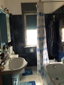 A bathroom at CAPO PELORO RELAX