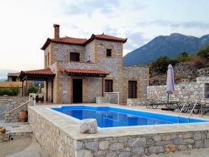 Бассейн в Rathimata Villas или поблизости